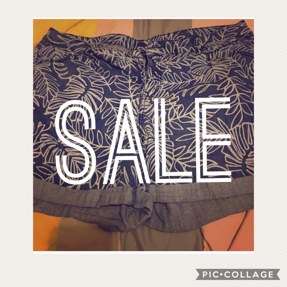 📸FINAL PRICE⭐️Lane Bryant Palm Leaf Shorts: Jeans